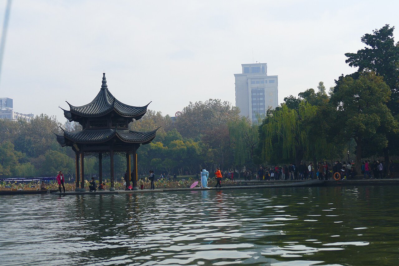 Hangzhou — Hermann Luyken, CC0. Responsive crop.